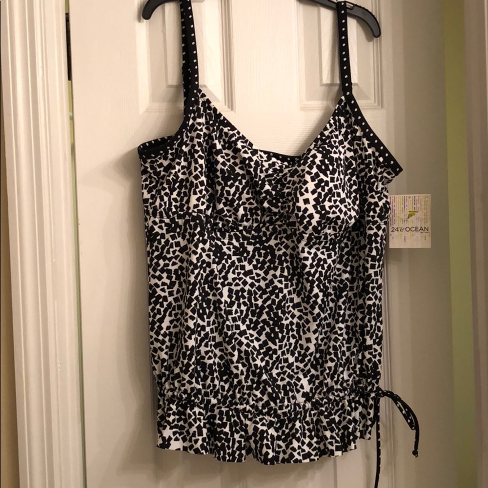 Black white plus size tankini top size 20w